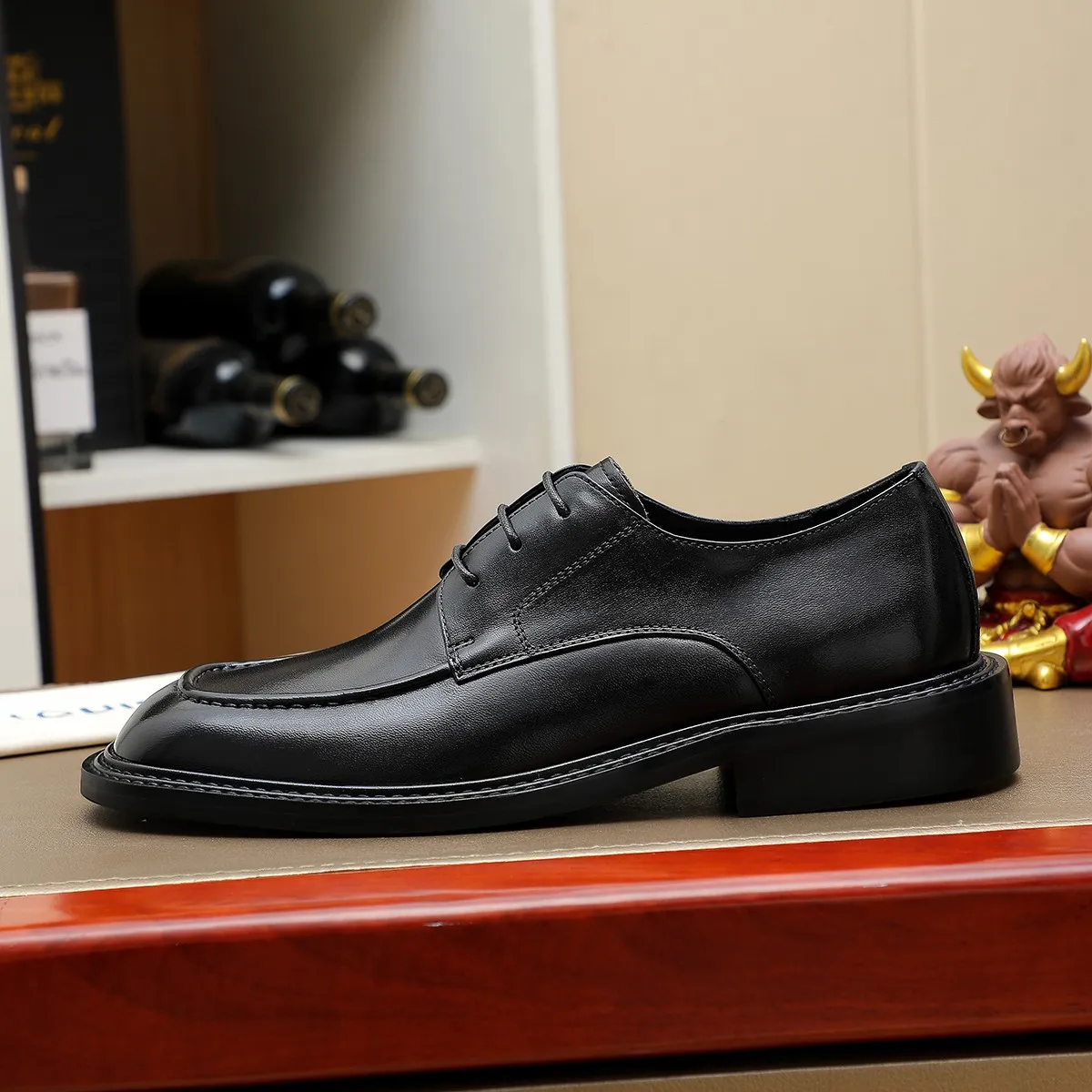 Men's shoes 💰640 💰 Louis Vuitton LV ® Autumn and Winter 🆕 models 🔛Full shoe counter First layer cowhide, 🐂Leather lined casual shoes for men, super soft outsole, essential for driving. Counter synchronization Original first layer cowhide Completely 1:1 mold customization 🌹Top version, color optional! Number: 38-45 (37.46. Customized)